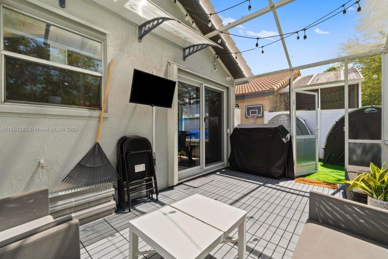 18266 NW 6th St, Pembroke Pines, FL 33029 Photo