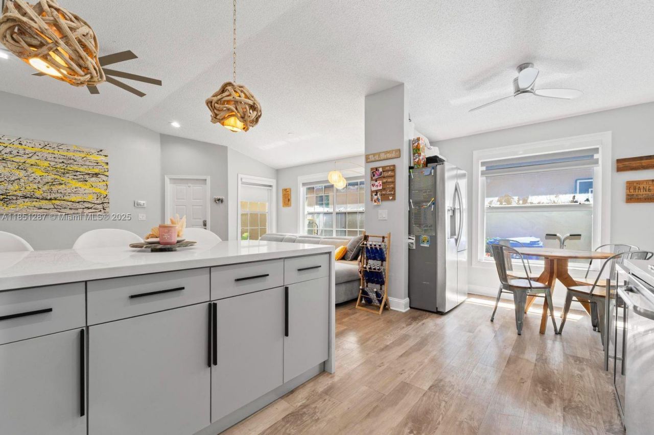 18266 NW 6th St, Pembroke Pines, FL 33029 Photo