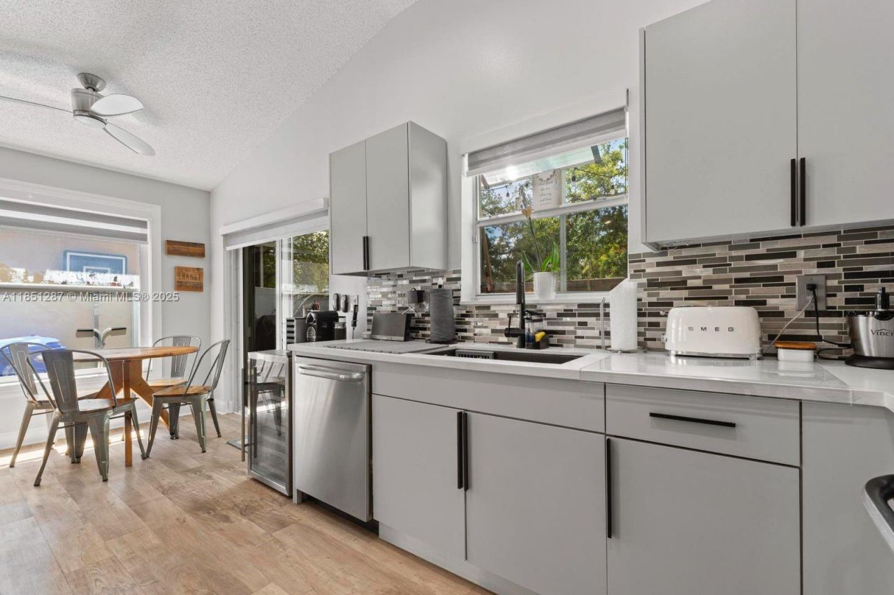 18266 NW 6th St, Pembroke Pines, FL 33029 Photo