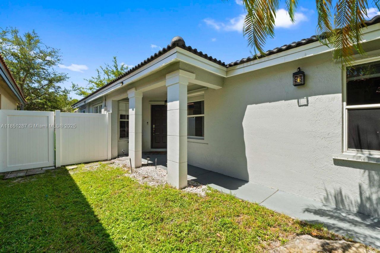 18266 NW 6th St, Pembroke Pines, FL 33029 Photo