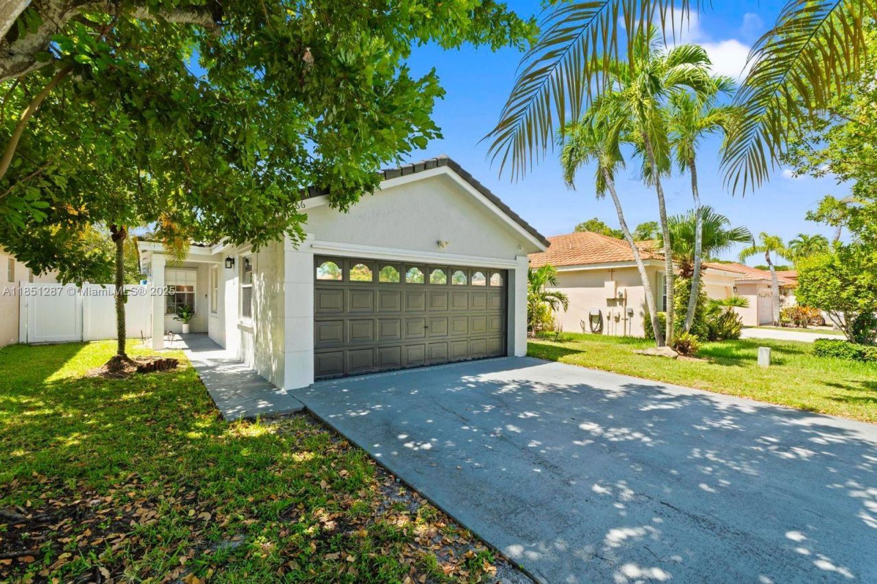 18266 NW 6th St, Pembroke Pines, FL 33029 Photo