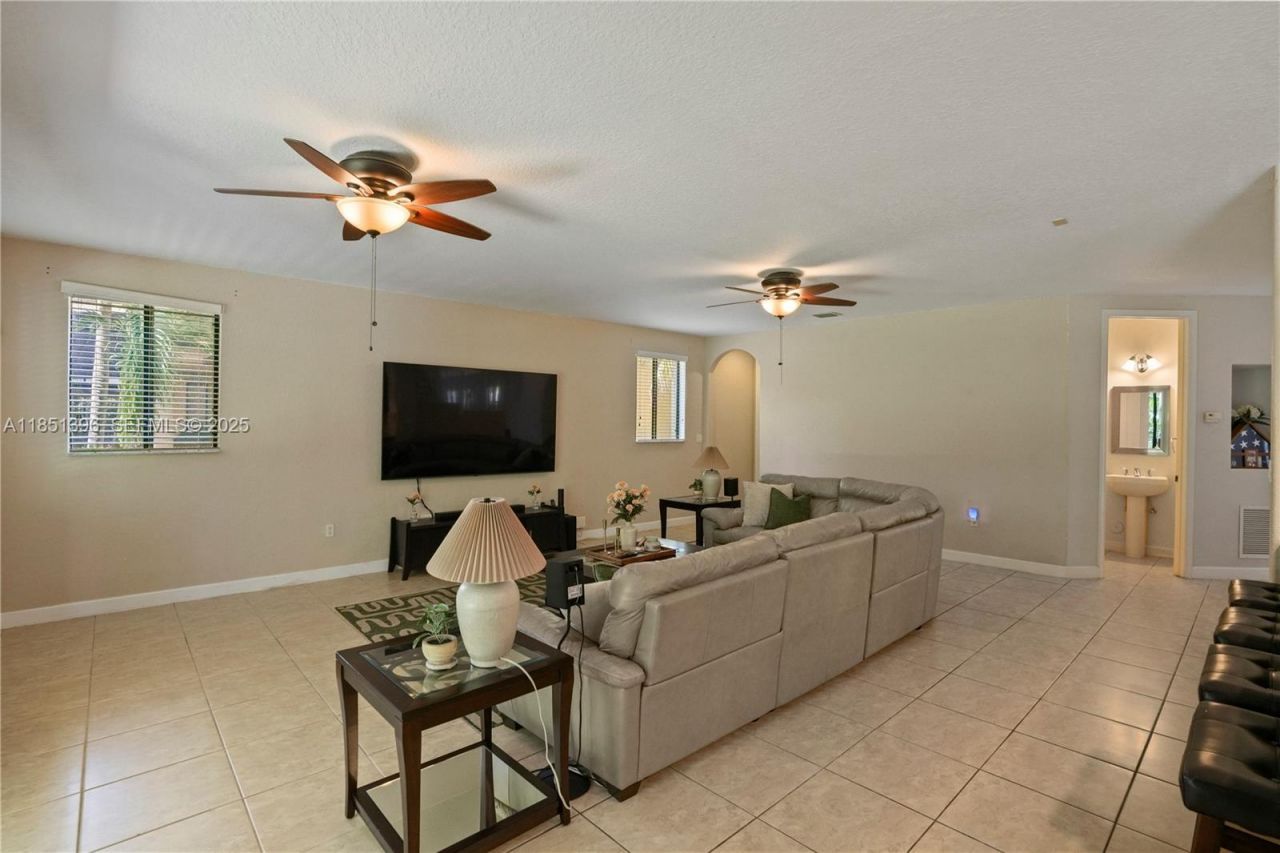 7714 SW 193rd St, Cutler Bay, FL 33157 Photo