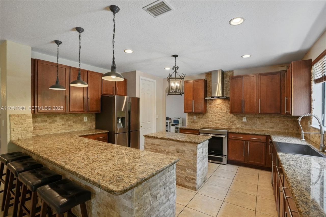 7714 SW 193rd St, Cutler Bay, FL 33157 Photo