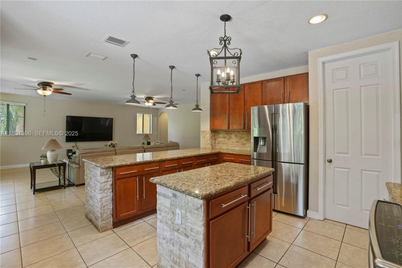 7714 SW 193rd St, Cutler Bay, FL 33157 Photo