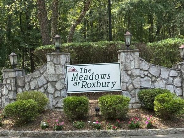 30 Woods Edge Dr, Roxbury, NJ 07876