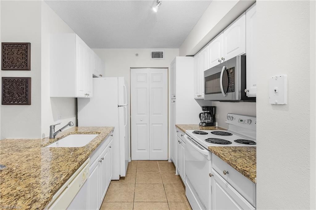 8920 Colonnades Ct E, Unit 524, Bonita Springs, FL 34135 Photo