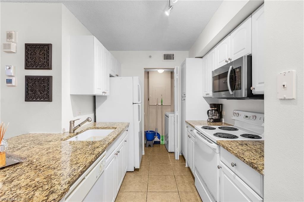 8920 Colonnades Ct E, Unit 524, Bonita Springs, FL 34135 Photo