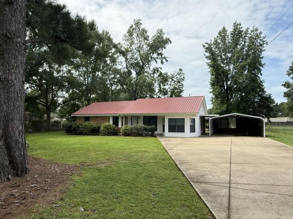 2654 Yorkville Rd E, Columbus, MS 39702