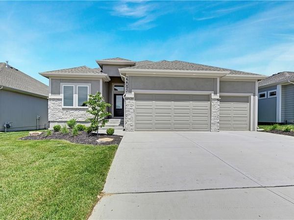 22092 W 94th Terrace, Lenexa, KS 66220