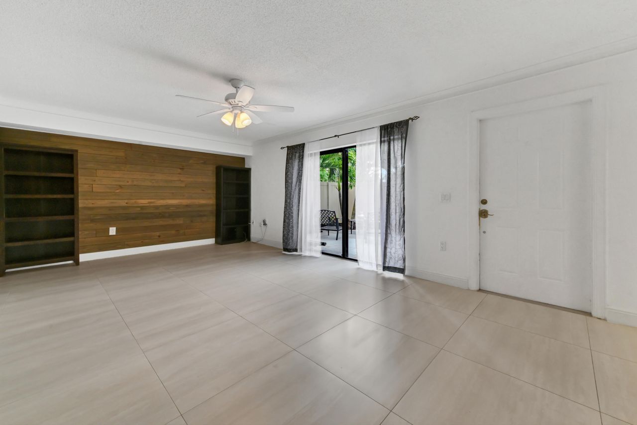 7315 73rd Way, West Palm Beach, FL 33407 Photo