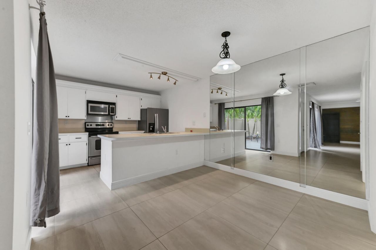 7315 73rd Way, West Palm Beach, FL 33407 Photo