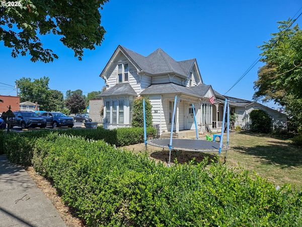 353 SMITH ST, Harrisburg, OR 97446