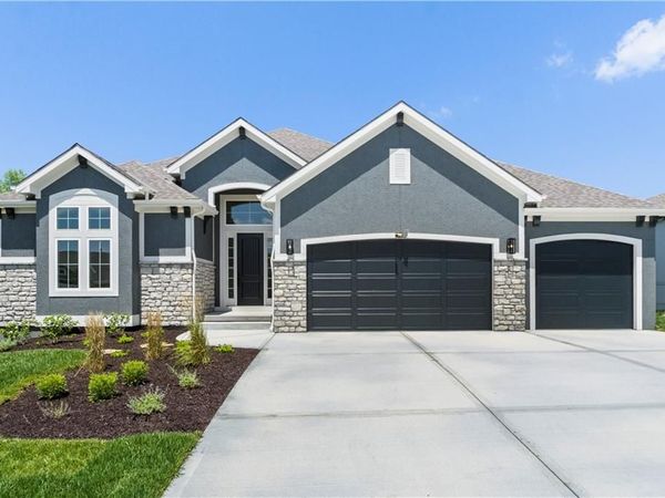 10332 N Potter Avenue, Kansas City, MO 64157