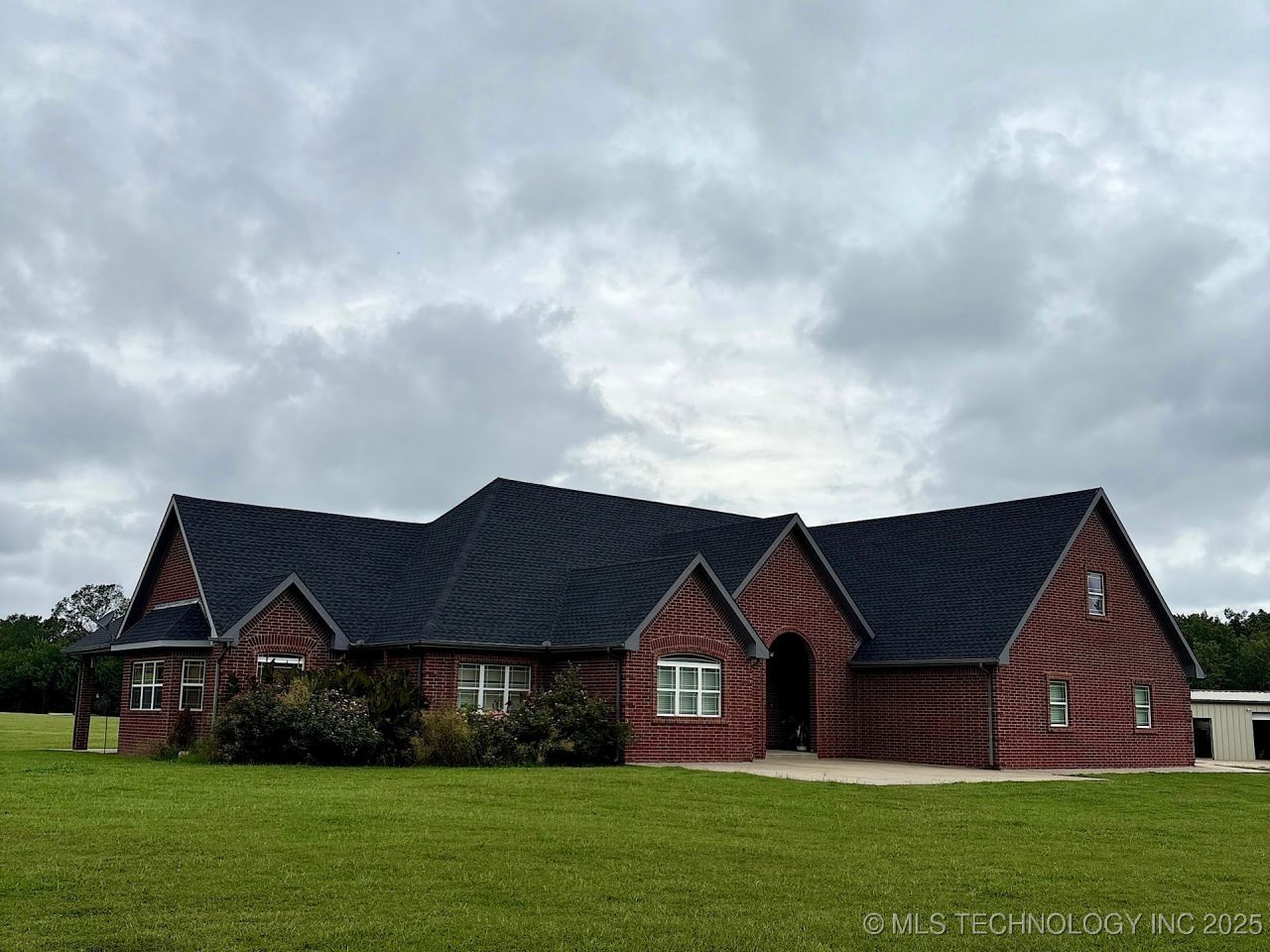 3422 E Ridgewood Drive, Cushing, OK 74023 Main Photo