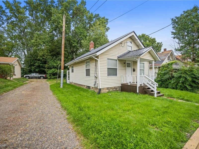 1517 16th Street NE, Canton, OH 44705 Photo 2