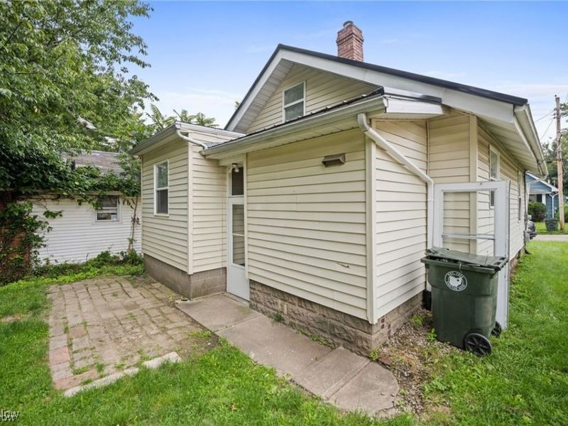 1517 16th Street NE, Canton, OH 44705 Photo 3