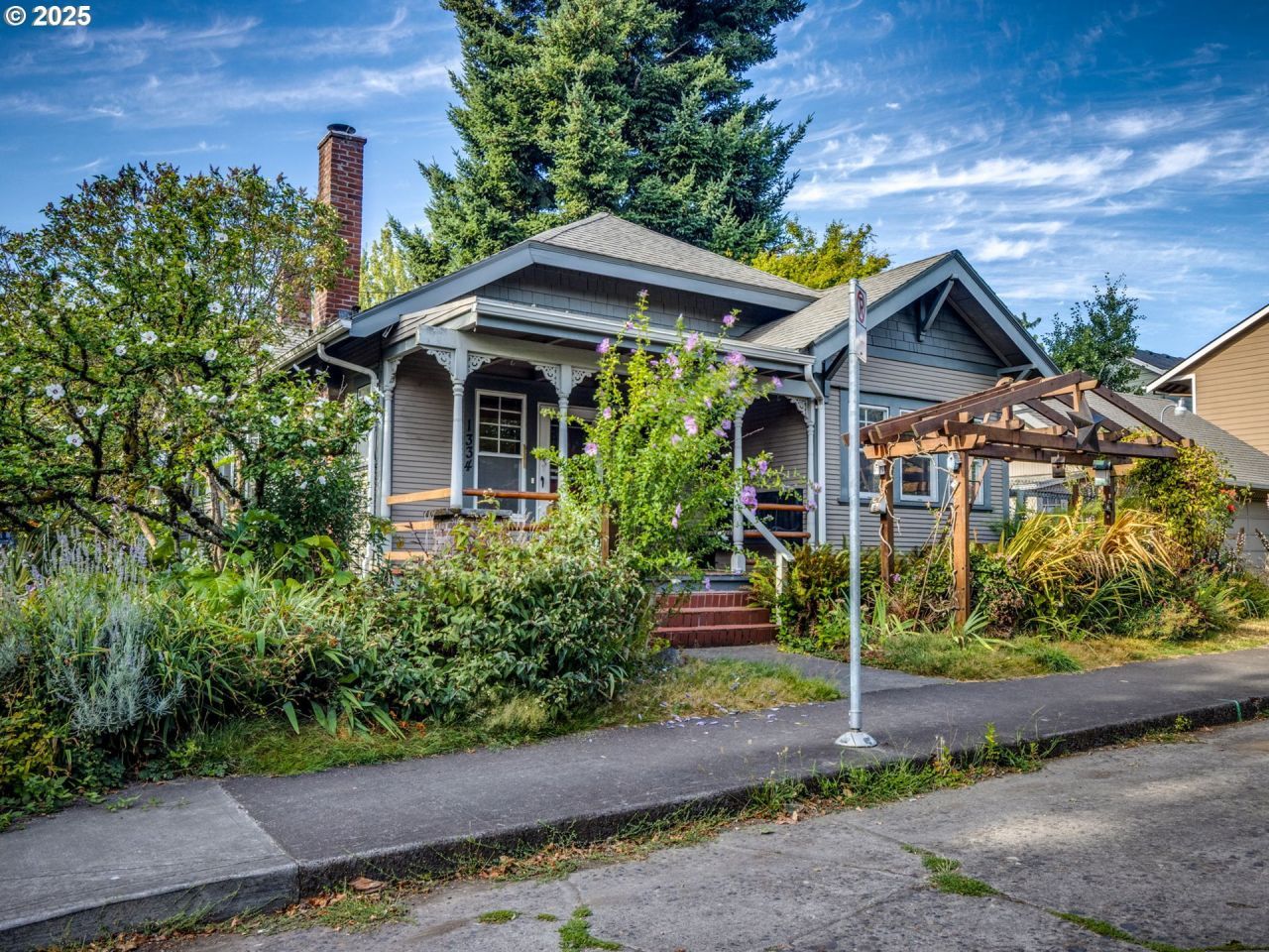 1334 SE Bush St, Portland, OR 97202 Main Photo