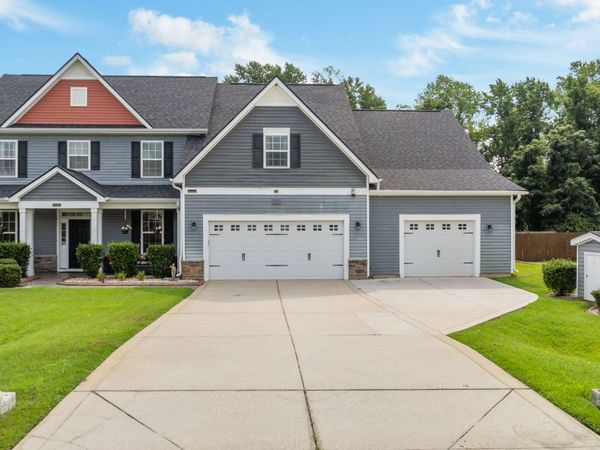 609 Thornbrooke Drive, Hope Mills, NC 28348