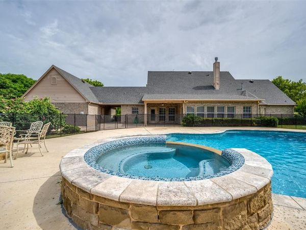 500 Navajo Court, Runaway Bay, TX 76426