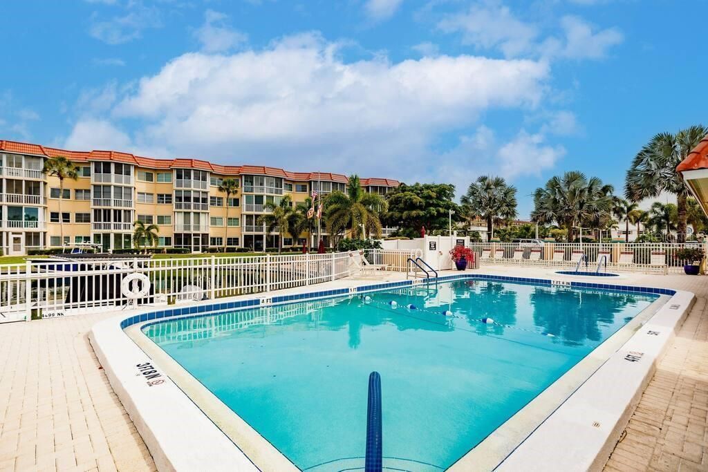 1250 N Portofino Drive, Unit 302, Sarasota, FL 34242 Photo