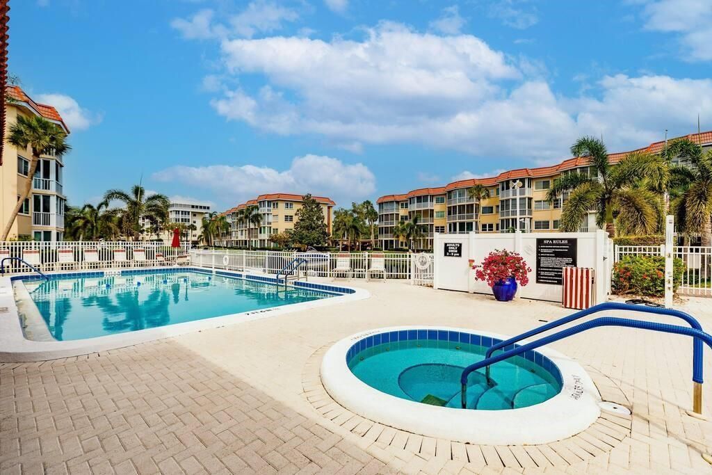 1250 N Portofino Drive, Unit 302, Sarasota, FL 34242 Photo