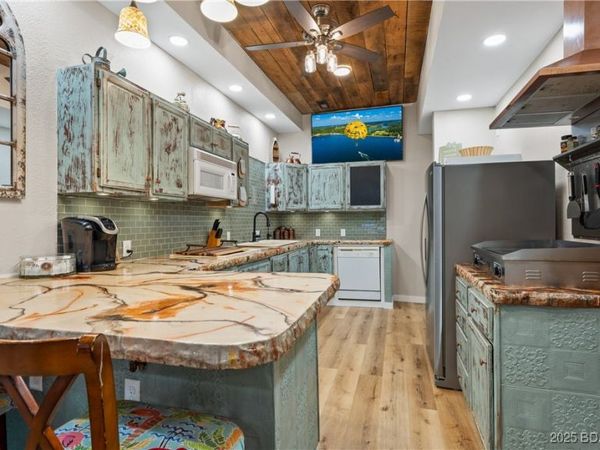 960 Spring Cove Road, Sunrise Beach, MO 65079