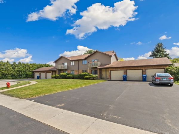 216 Pardridge Place, Unit 216, DeKalb, IL 60115