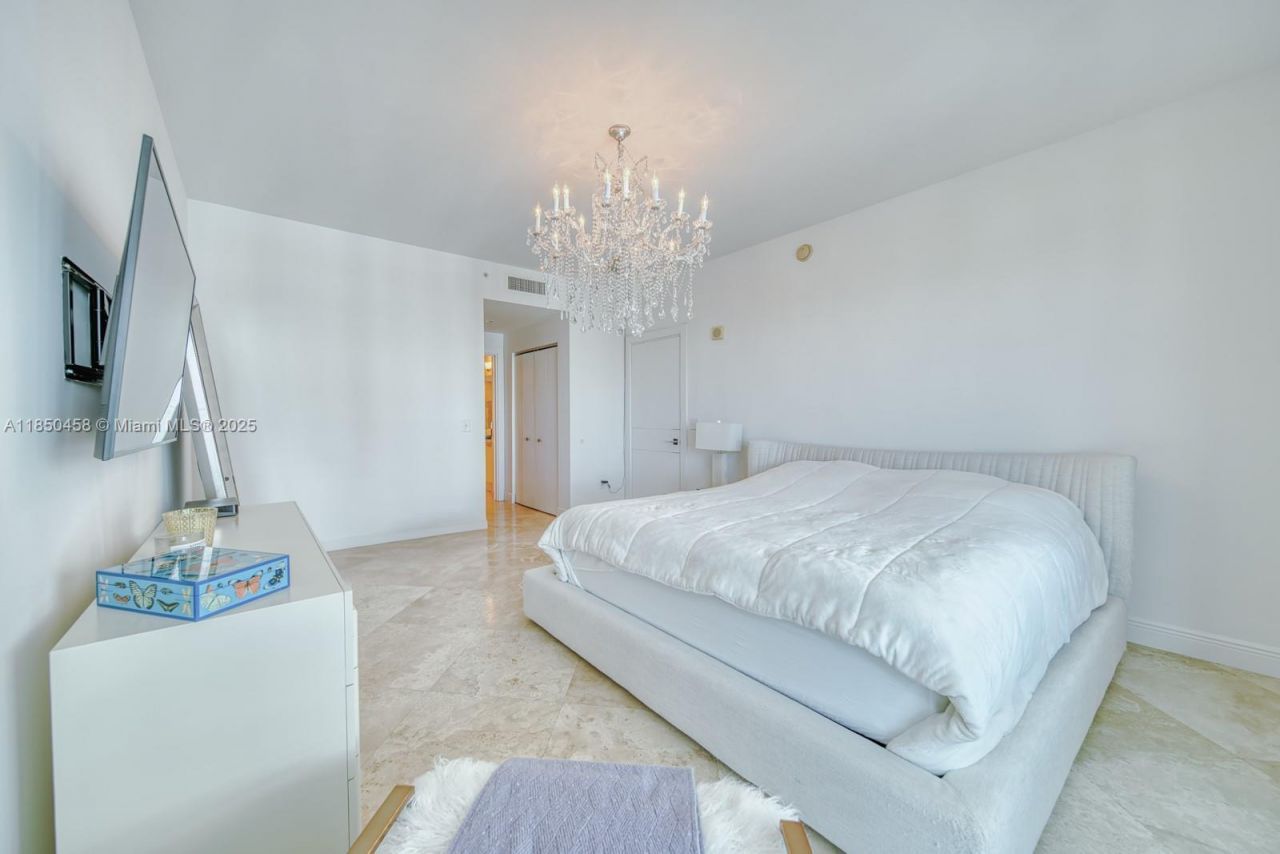 3131 NE 188th St, Unit 2-1103, Aventura, FL 33180 Photo