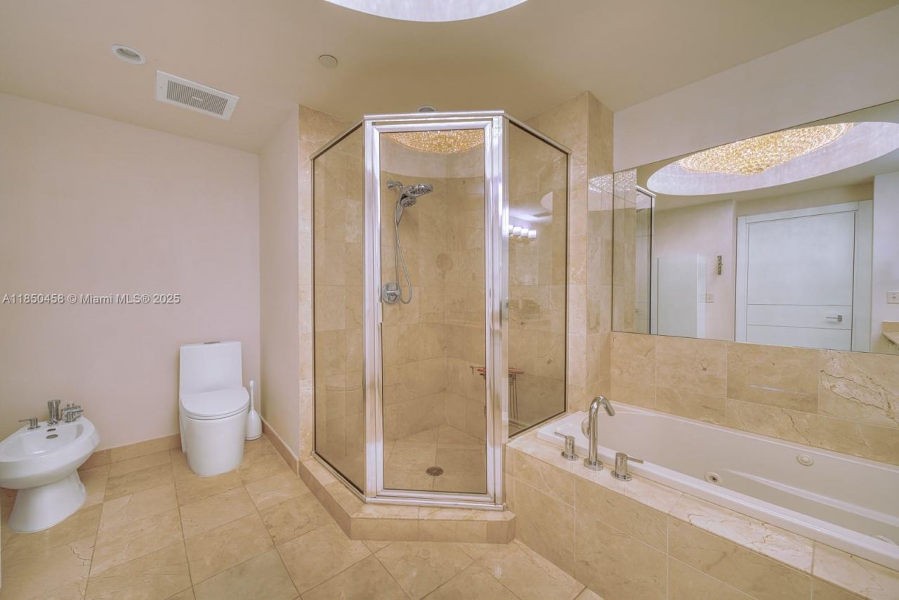 3131 NE 188th St, Unit 2-1103, Aventura, FL 33180 Photo