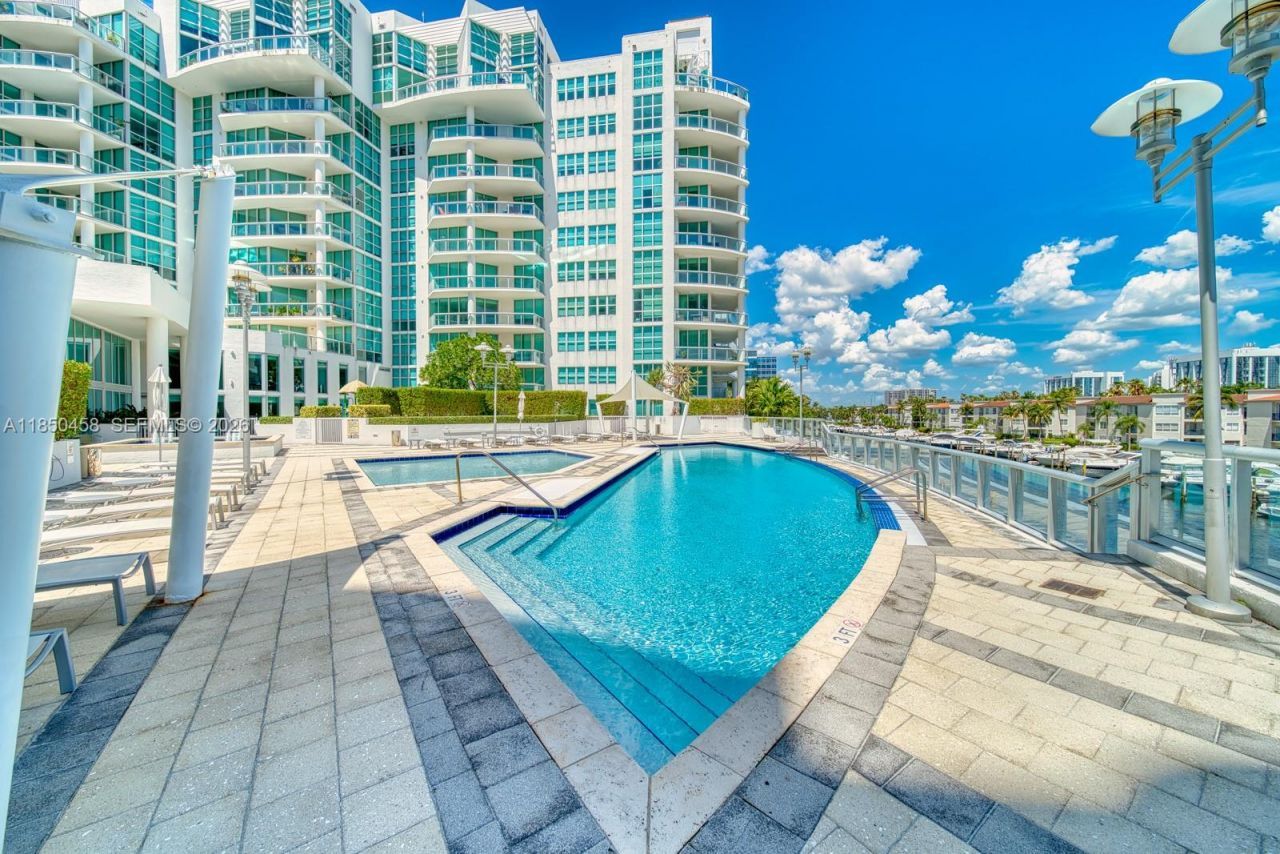 3131 NE 188th St, Unit 2-1103, Aventura, FL 33180 Photo