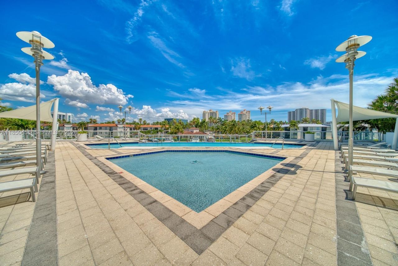 3131 NE 188th St, Unit 2-1103, Aventura, FL 33180 Photo