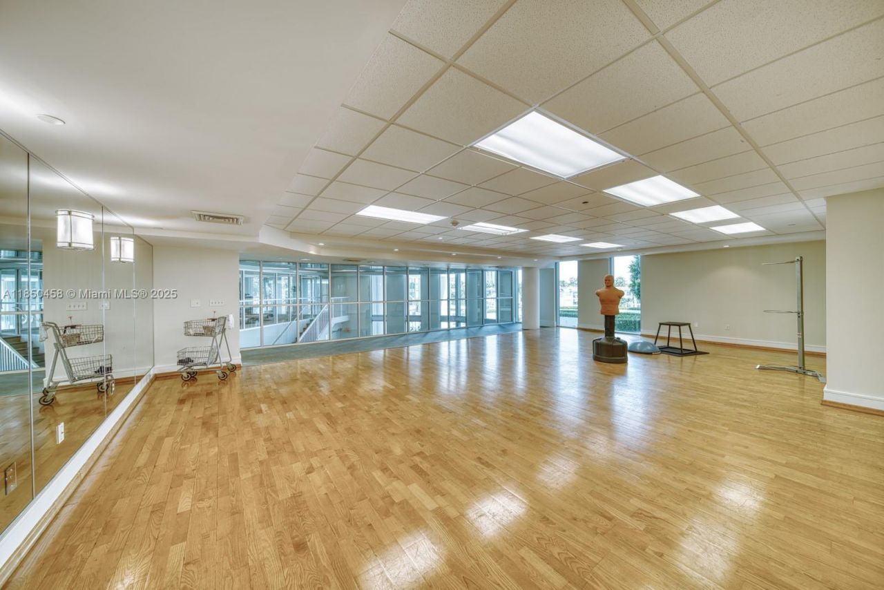 3131 NE 188th St, Unit 2-1103, Aventura, FL 33180 Photo