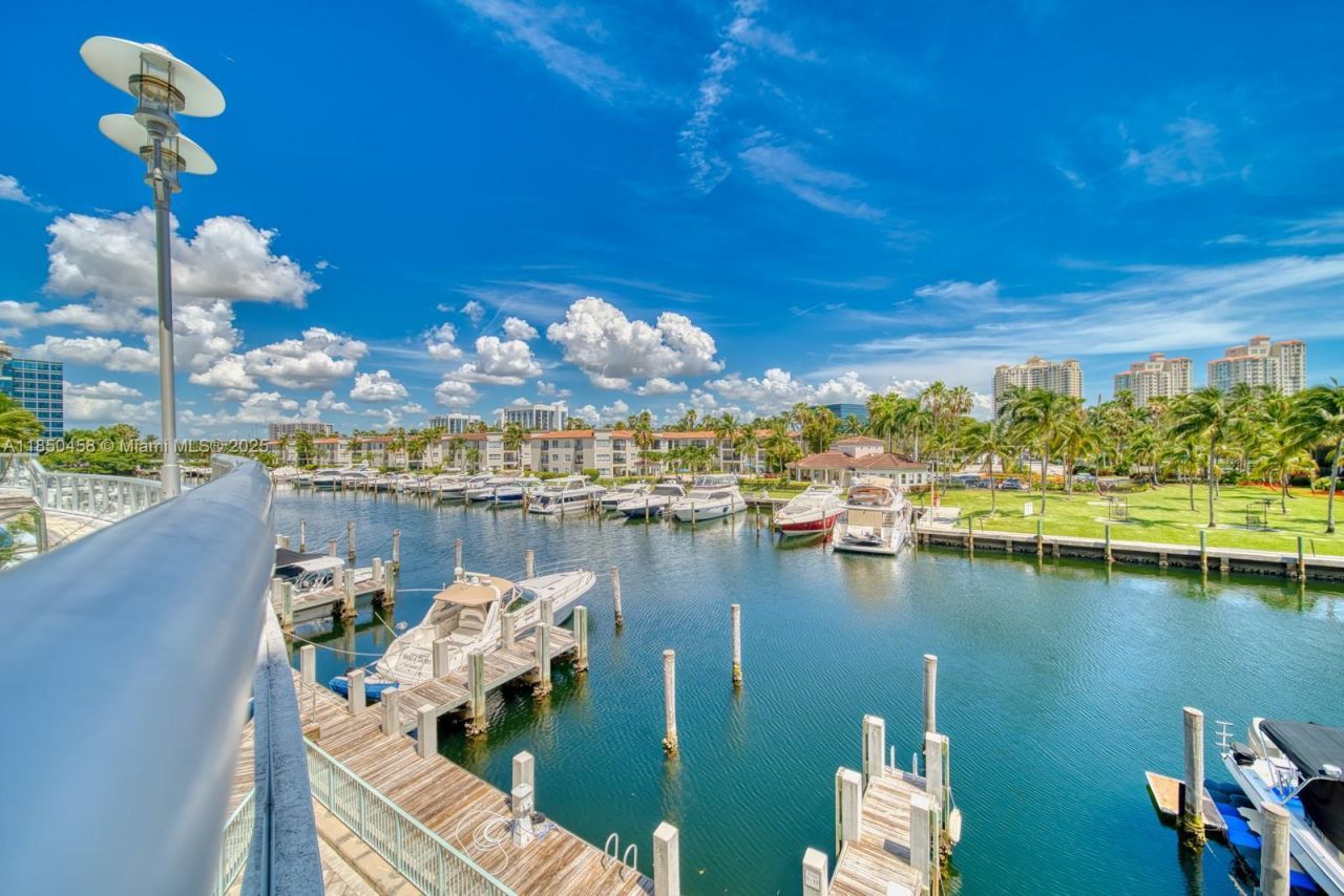 3131 NE 188th St, Unit 2-1103, Aventura, FL 33180 Photo