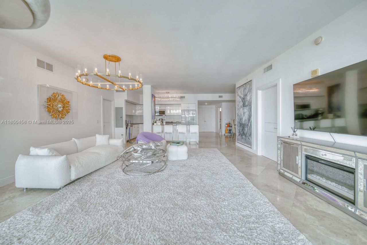 3131 NE 188th St, Unit 2-1103, Aventura, FL 33180 Photo