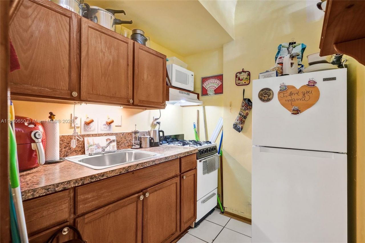 3710 Collins Ave, Unit N-100, Miami Beach, FL 33140 Photo