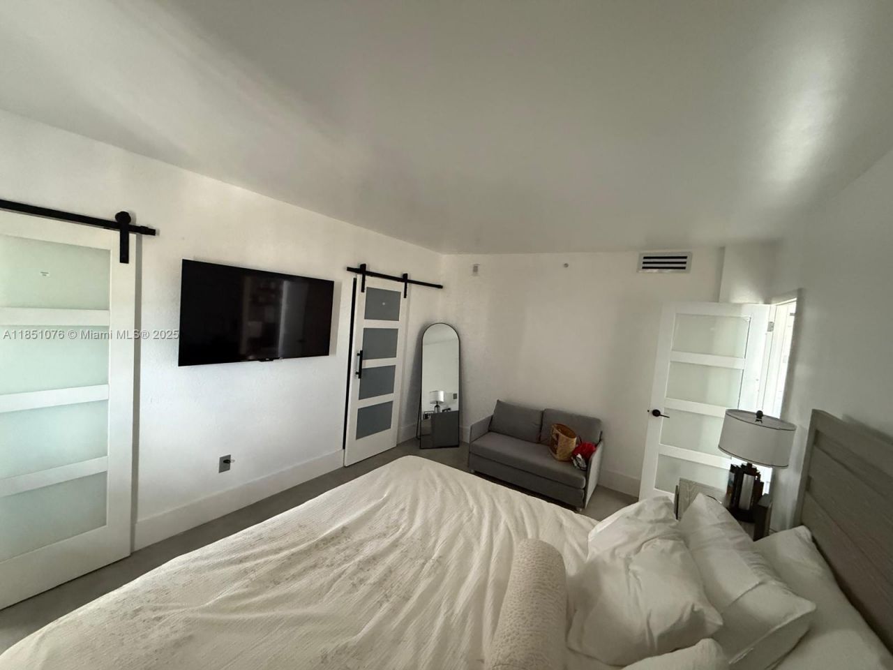 2829 Indian Creek Dr, Unit 408, Miami Beach, FL 33140 Photo