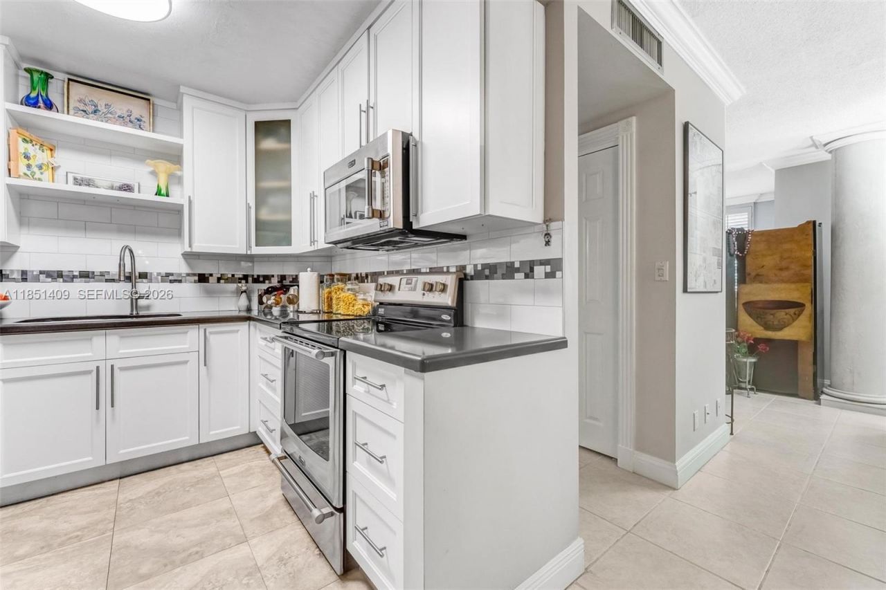4330 Hillcrest Dr, Unit 516, Hollywood, FL 33021 Photo