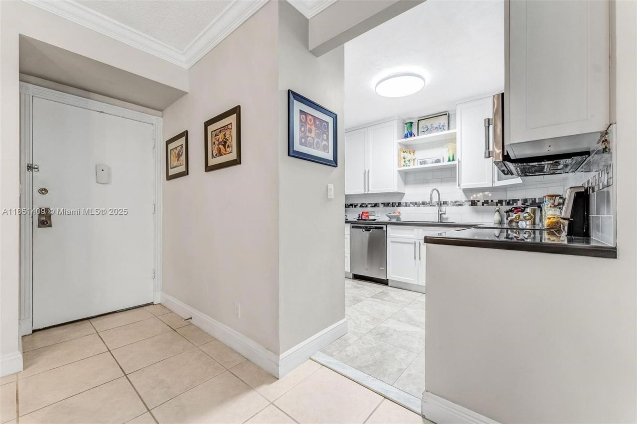 4330 Hillcrest Dr, Unit 516, Hollywood, FL 33021 Photo