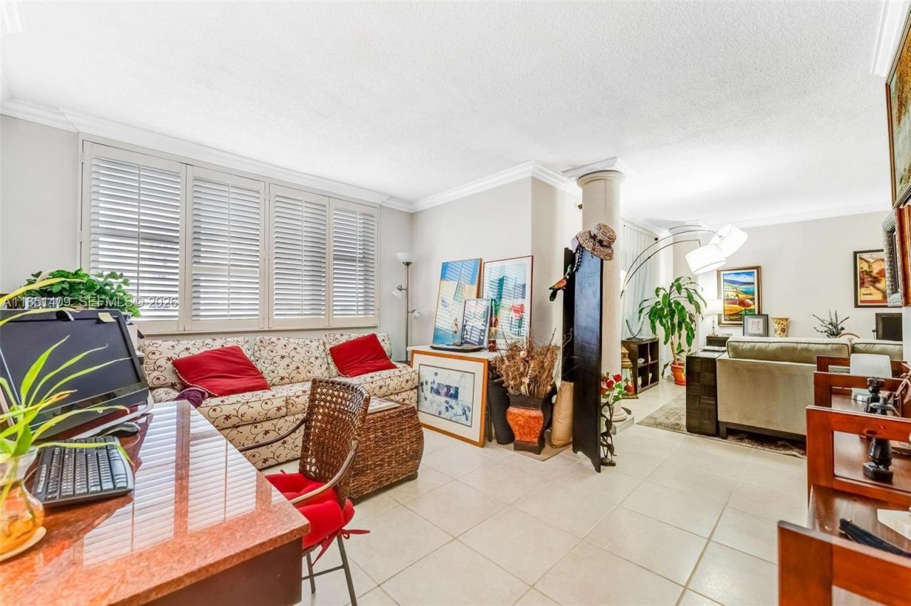 4330 Hillcrest Dr, Unit 516, Hollywood, FL 33021 Photo