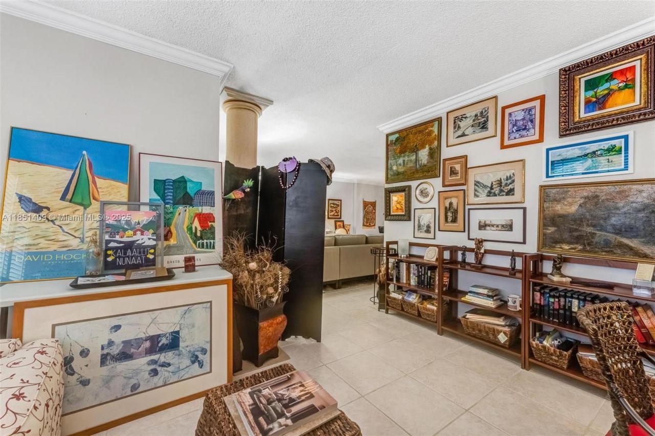 4330 Hillcrest Dr, Unit 516, Hollywood, FL 33021 Photo