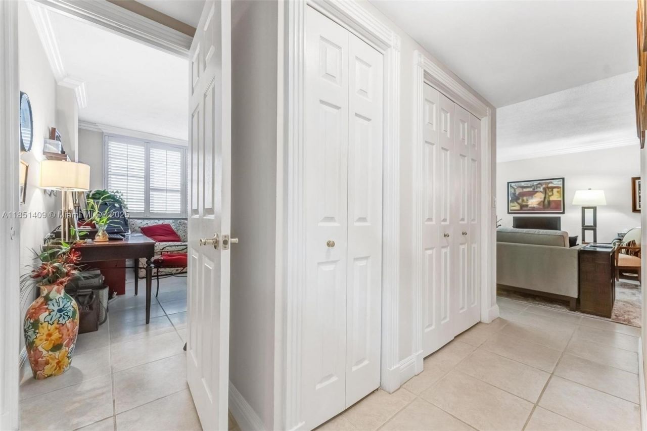 4330 Hillcrest Dr, Unit 516, Hollywood, FL 33021 Photo