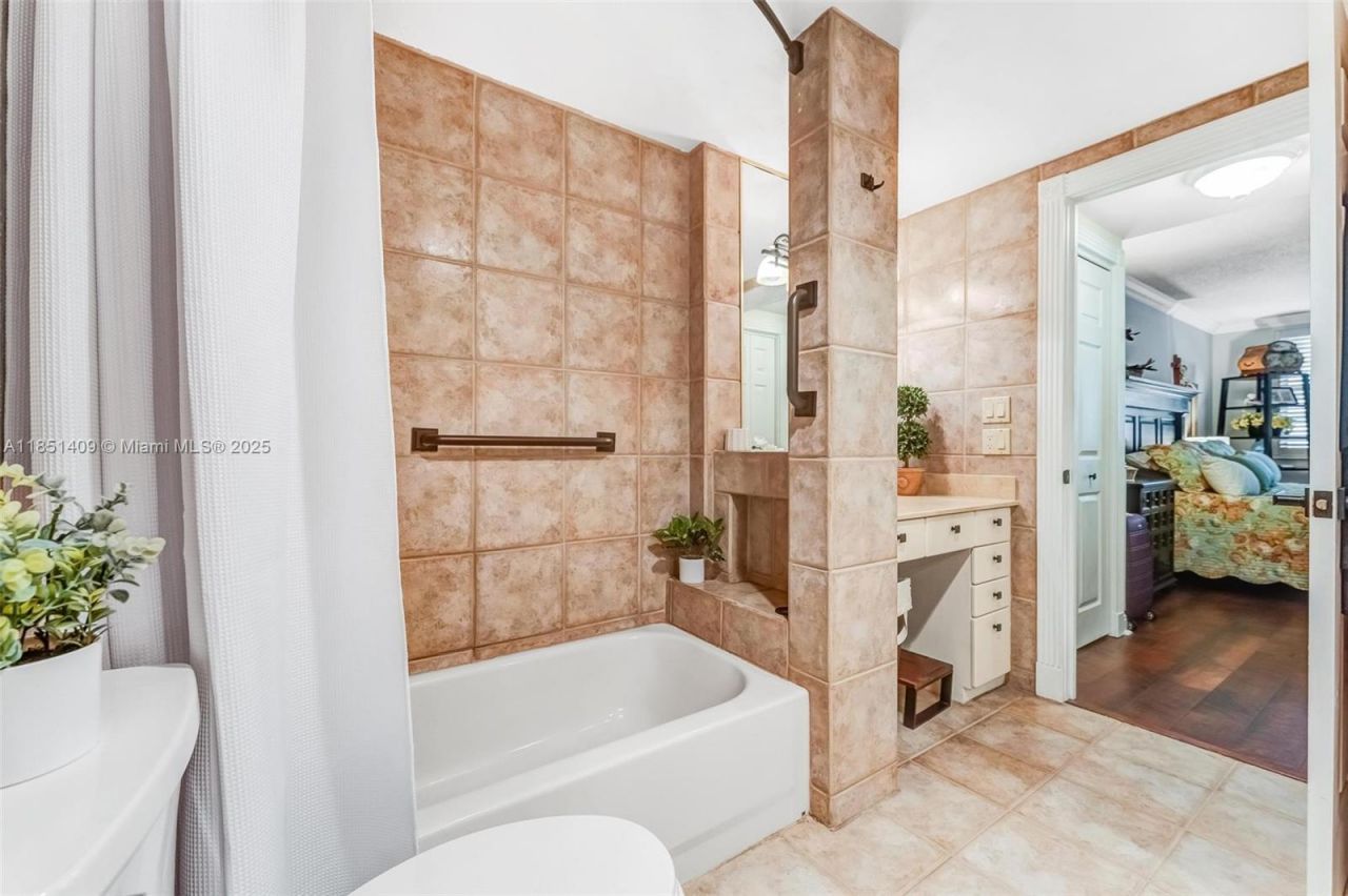 4330 Hillcrest Dr, Unit 516, Hollywood, FL 33021 Photo