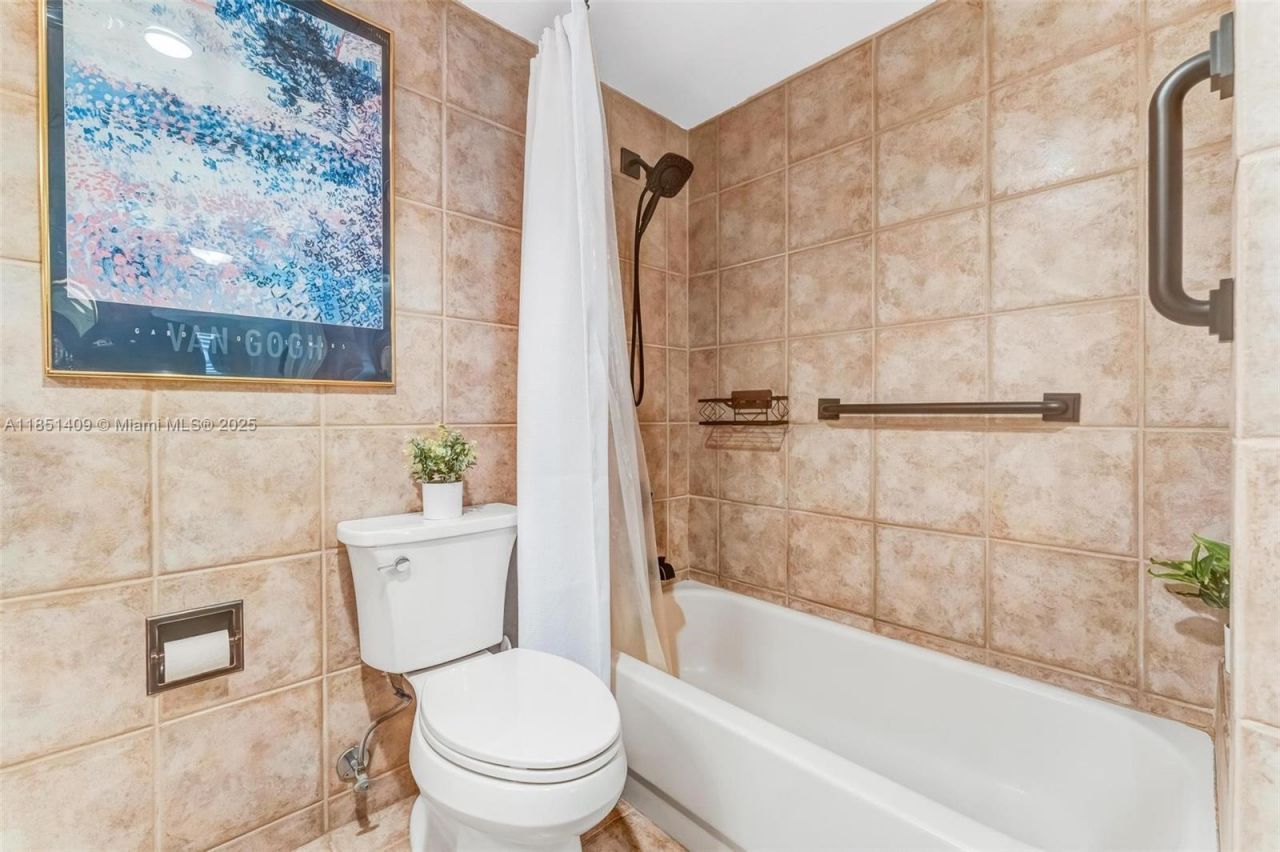 4330 Hillcrest Dr, Unit 516, Hollywood, FL 33021 Photo