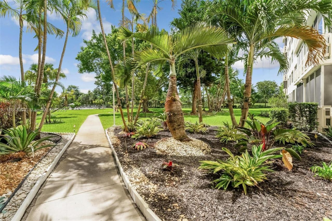 4330 Hillcrest Dr, Unit 516, Hollywood, FL 33021 Photo