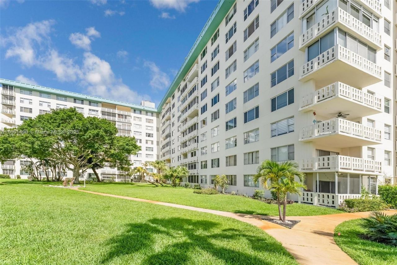 4330 Hillcrest Dr, Unit 516, Hollywood, FL 33021 Photo