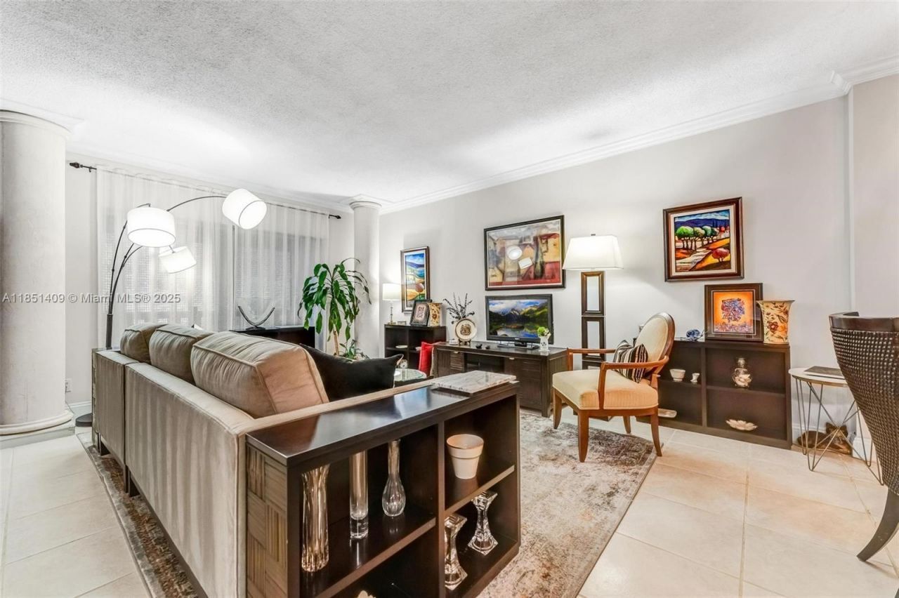 4330 Hillcrest Dr, Unit 516, Hollywood, FL 33021 Photo