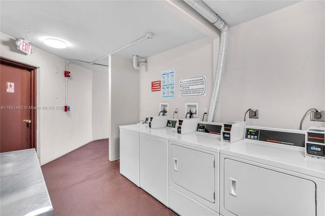 3301 N Country Club Dr, Unit 309, Aventura, FL 33180 Photo