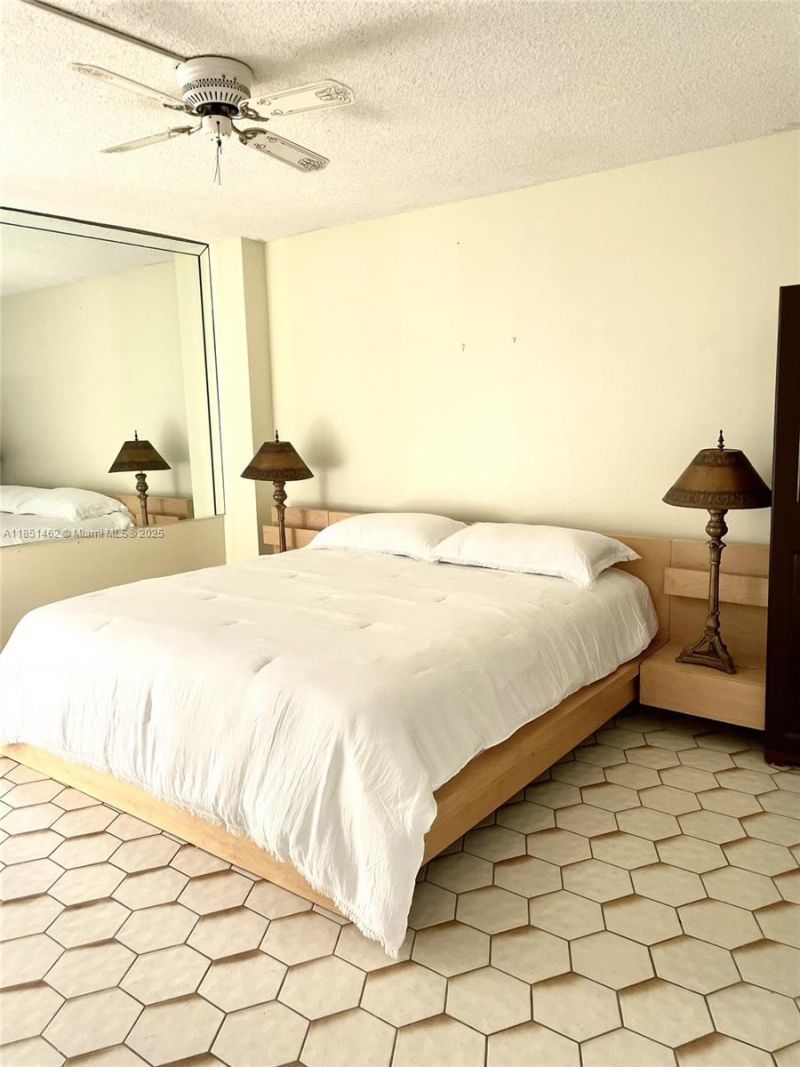 3301 N Country Club Dr, Unit 309, Aventura, FL 33180 Photo