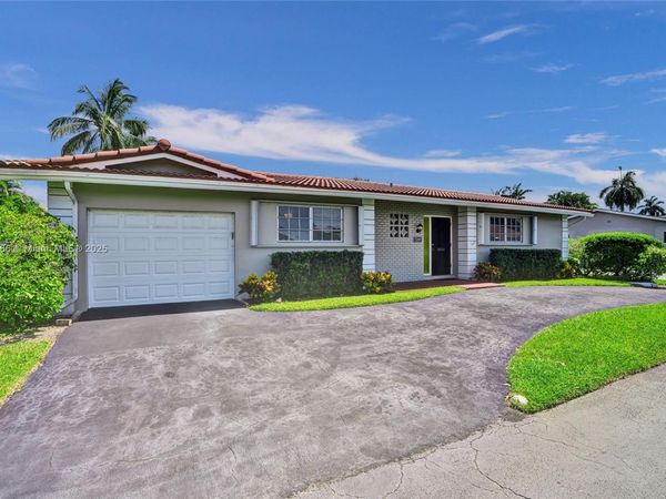 7200 E Tropical Way, Plantation, FL 33317