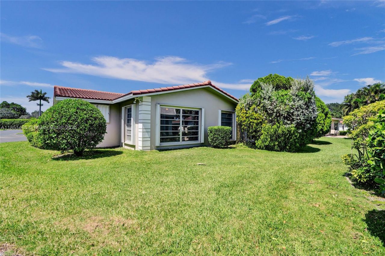 7200 E Tropical Way, Plantation, FL 33317 Photo